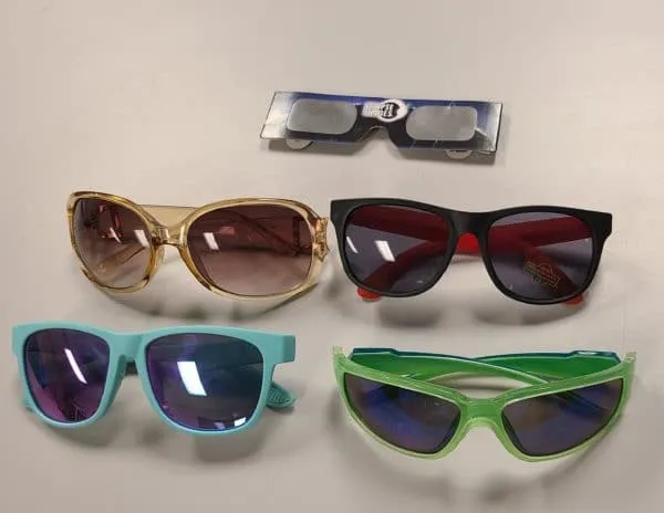 太阳镜的透射光谱测量